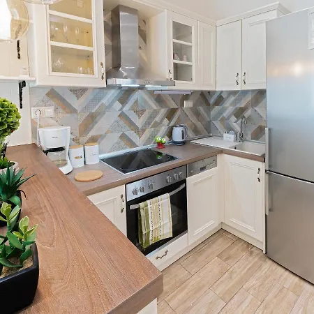 Apartment Noras Delouxe1 *