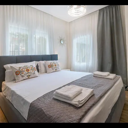 Noras Delouxe1 Apartment
